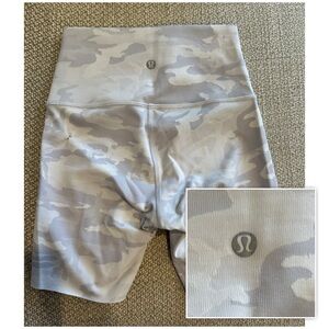 Free With Bundle Purchase Lululemon Gray Camo Cut Off Mended Women’s Size 2